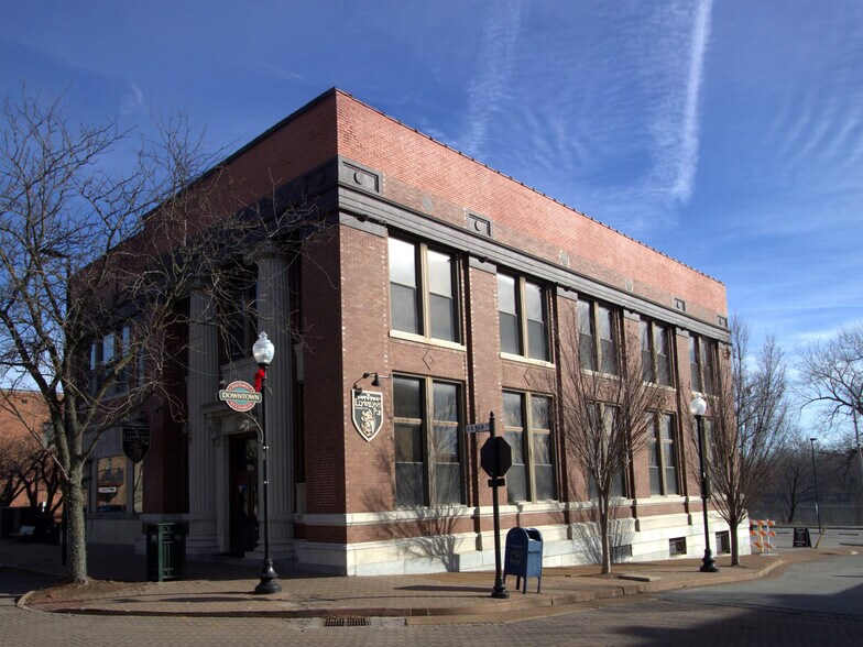 Primary Photo Of 100-104 N Main St, Saint Charles Office For Lease