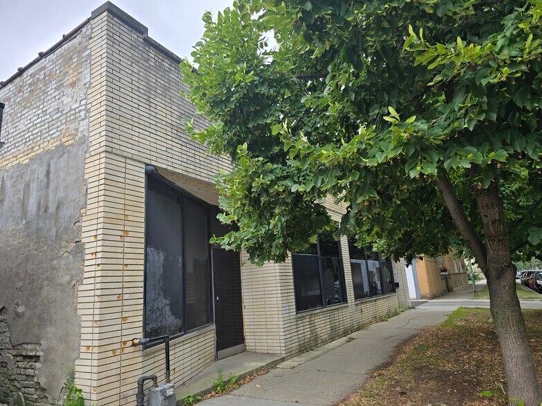 More Photos Of 2405 W Ardmore Ave, Chicago Industrial For Sale