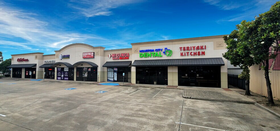 More Photos Of 5901 Bellaire Blvd, Houston General Retail For Sale