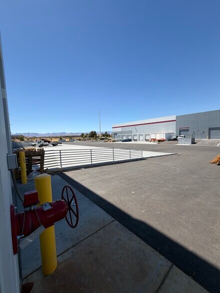 More Photos Of 4670 W Silverado Ranch Blvd, Las Vegas Warehouse For Lease