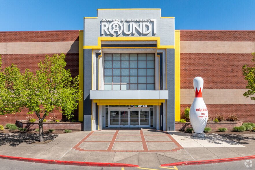 More Photos Of 600 Valley River Ctr, Eugene General Retail For Lease