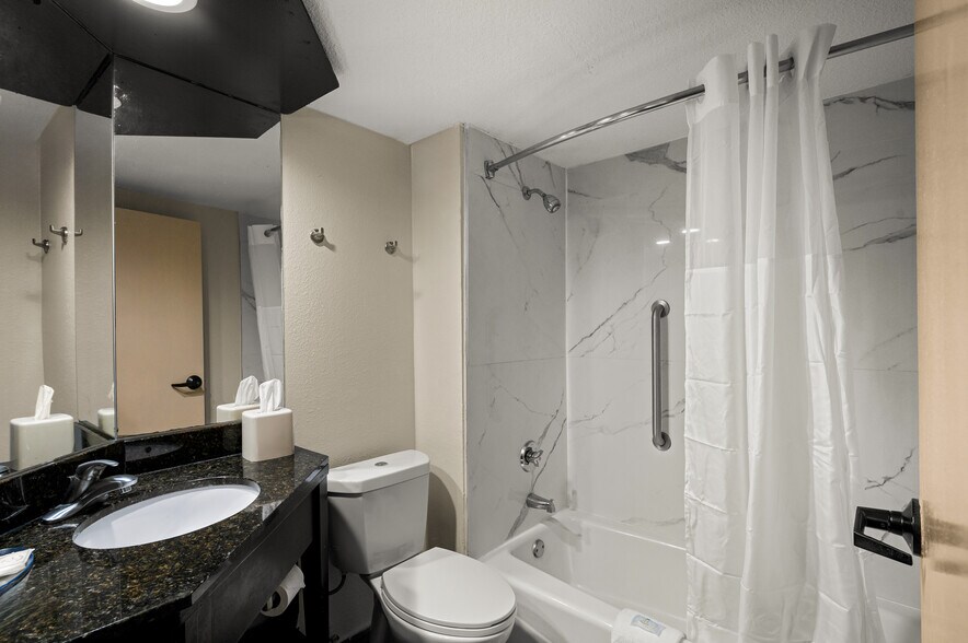 More Photos Of 500 W 29th St, North Little Rock Hotel For Sale