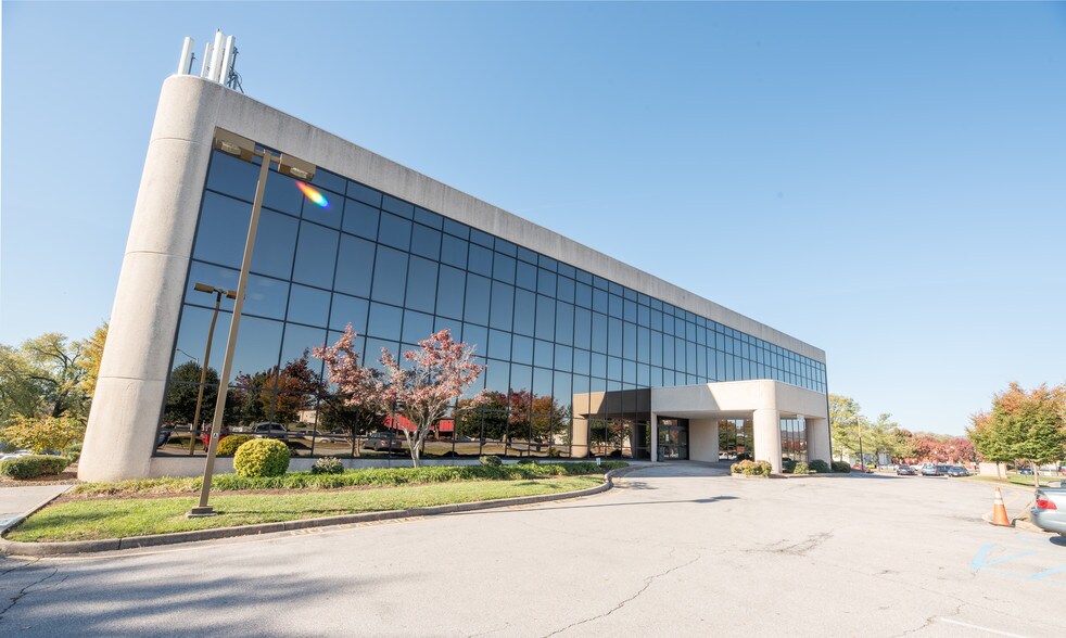 More Photos Of 4910 Valley View Blvd, Roanoke Medical For Sale