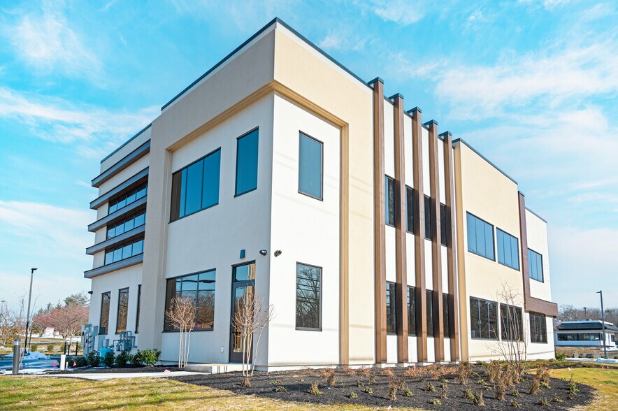 More Photos Of 2100 W County Line Rd, Jackson Office For Lease