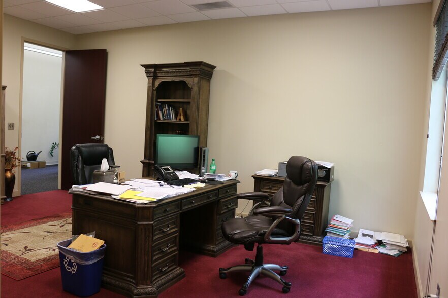 More Photos Of 500 Plantation Park Dr, Loganville Office For Lease