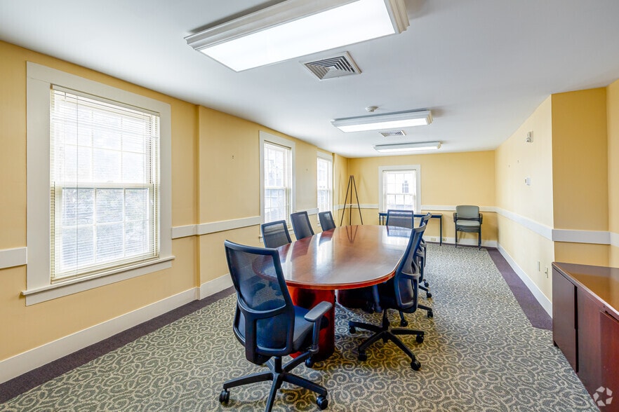 More Photos Of 109 Broad St, Middletown Office Residential For Lease