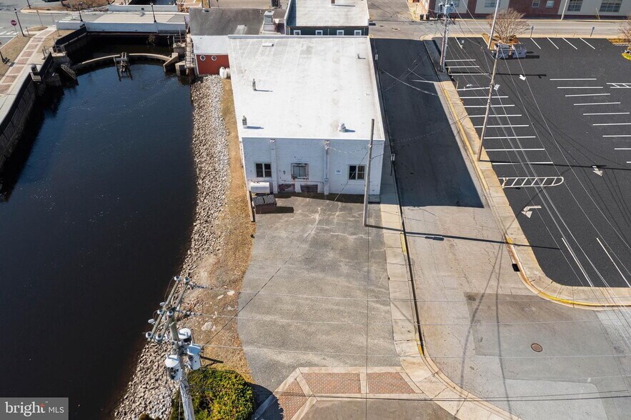 More Photos Of 112 Park Ave, Milford Flex For Sale