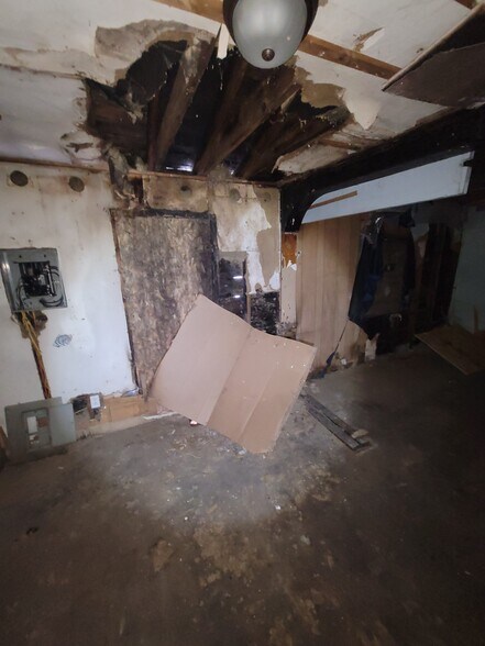 More Photos Of 1823 W 8th St, Muncie Multifamily For Sale