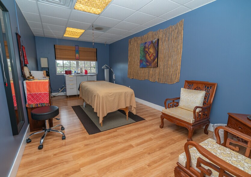 More Photos Of 1732 NE 26th St, Wilton Manors Office For Lease