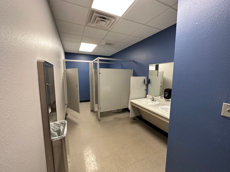 More Photos Of 3343 E Montclair St, Springfield Office For Lease