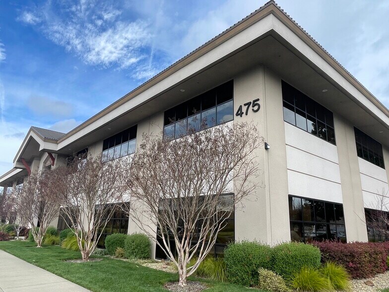 More Photos Of 475 Aviation Blvd, Santa Rosa Office For Lease