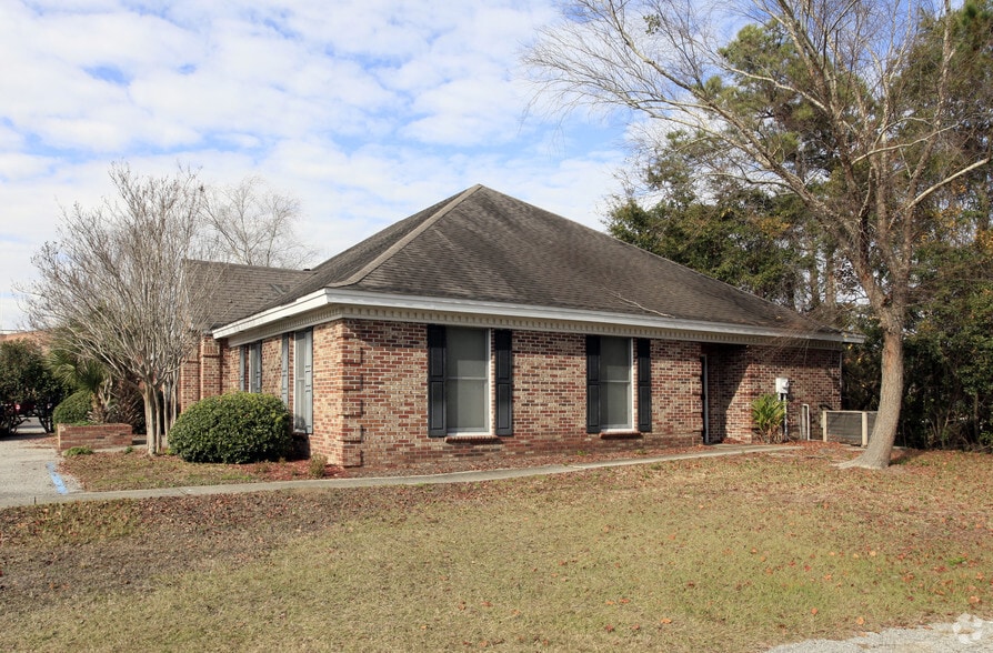 More Photos Of 1240 Hospital Dr, Mount Pleasant Medical For Lease