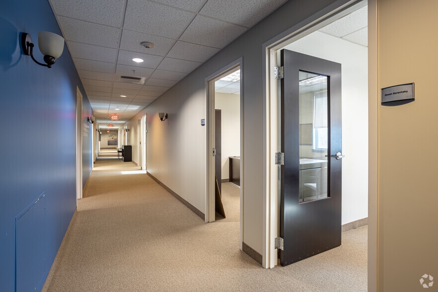 More Photos Of 1405 S County Trl, East Greenwich Medical For Lease