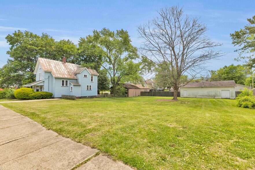 More Photos Of 777 N Ellsworth Ave, Salem Veterinarian Kennel For Sale