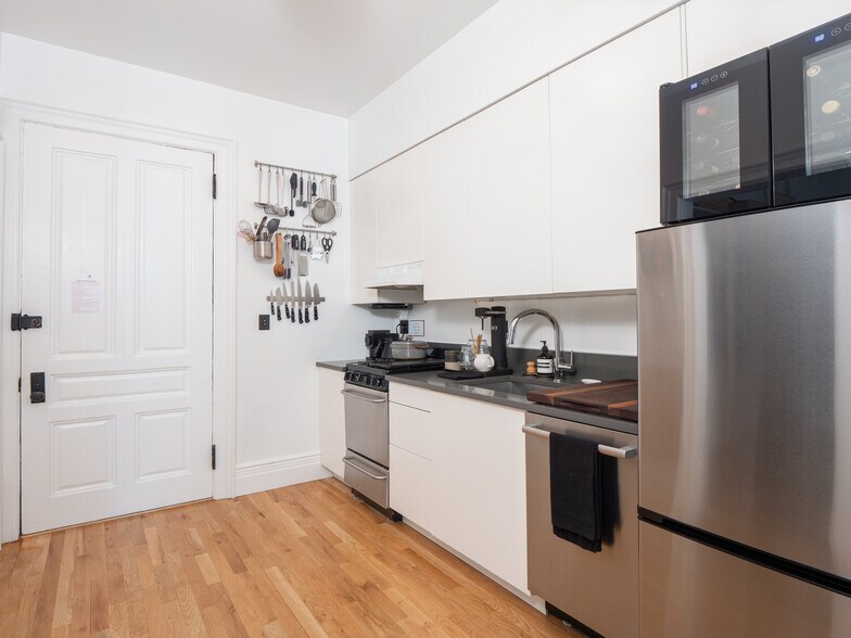 More Photos Of 54 W 71st St, New York Apartments For Sale