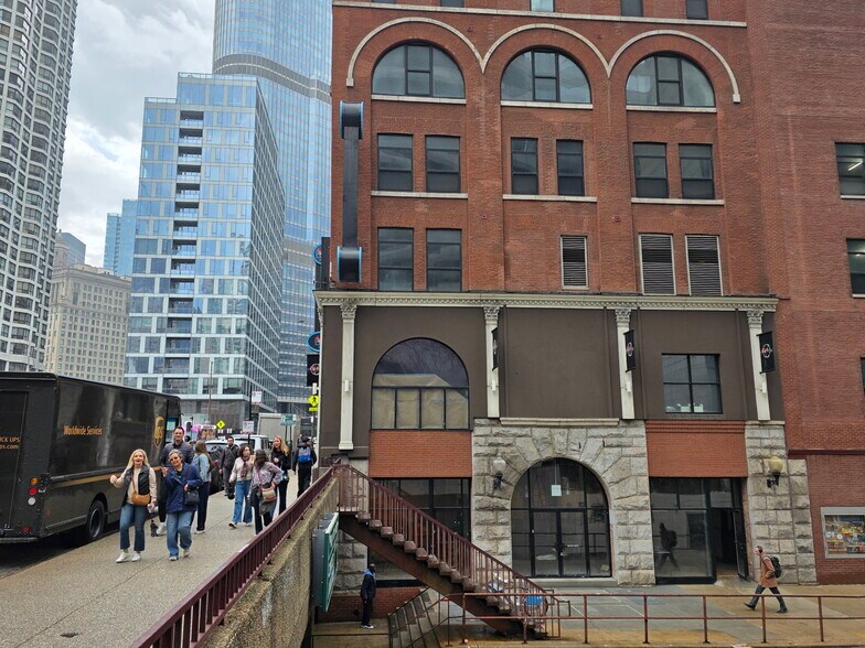 More Photos Of 444 N Wabash Ave, Chicago Office For Lease