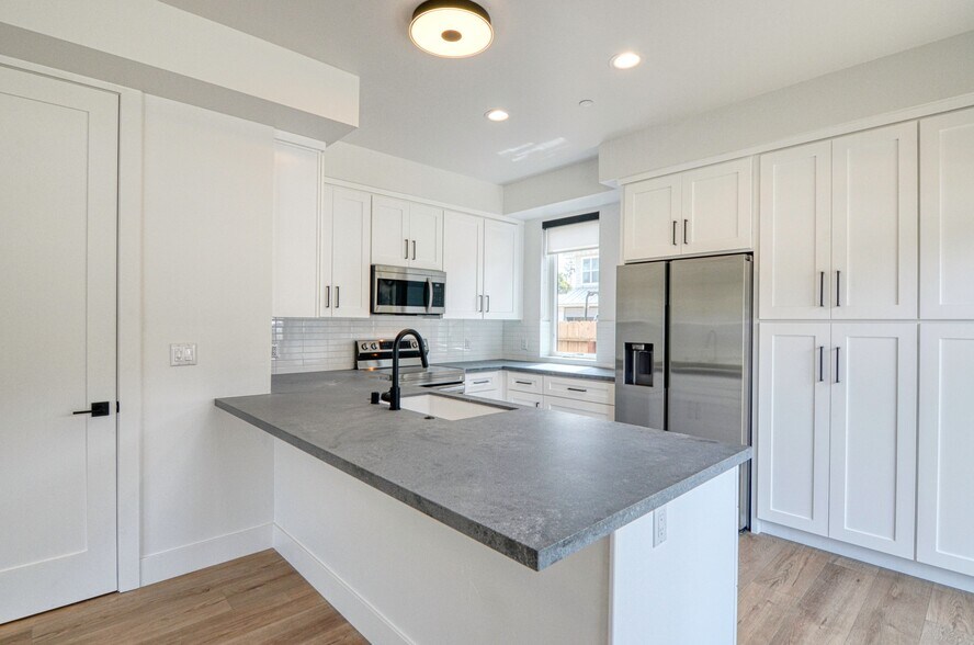 More Photos Of 221 W G St, Encinitas Apartments For Sale