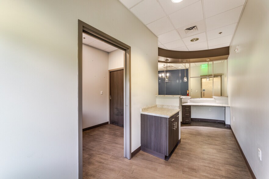 More Photos Of 250 E Basse Rd, San Antonio Medical For Lease