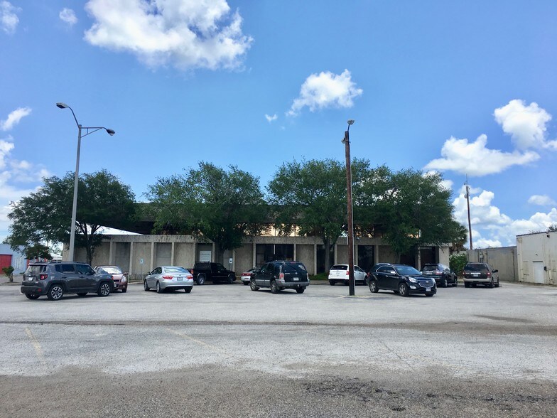 More Photos Of 422 E Avenue B, Robstown Medical For Lease