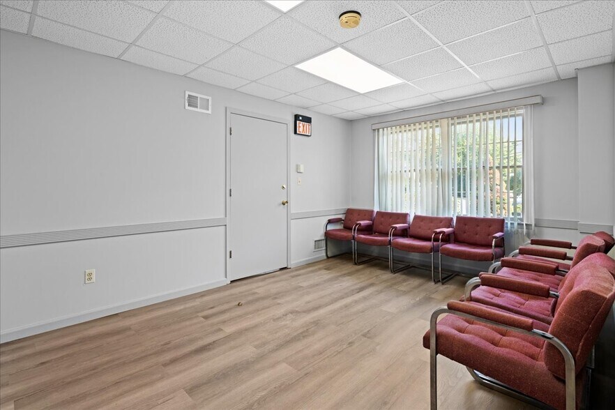 More Photos Of 5 Mountain Blvd, Warren Office For Lease