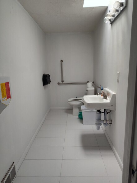 More Photos Of 28855 Van Dyke Ave, Warren Storefront Retail Office For Lease