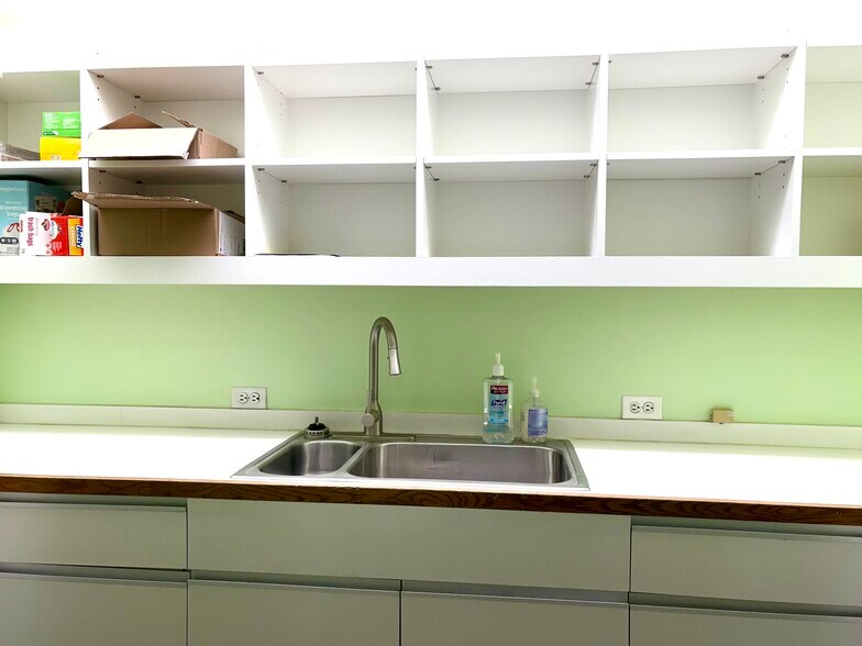 More Photos Of 220 E 30th St, New York General Retail For Lease