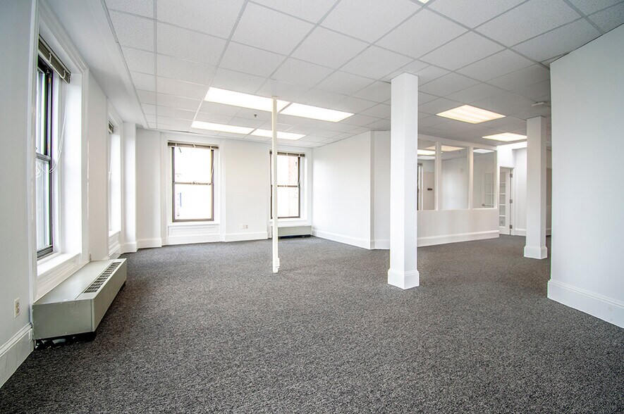 More Photos Of 2 Park Plz, Boston Office For Lease