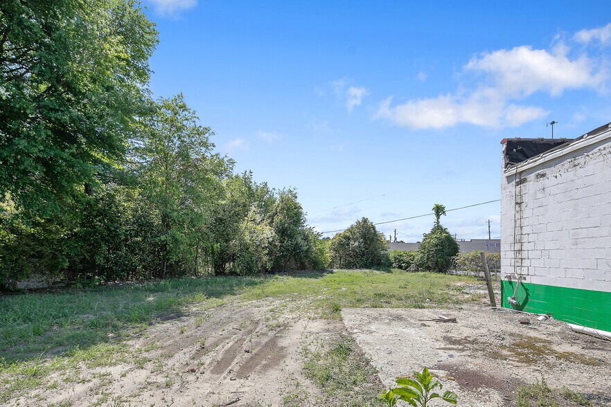 More Photos Of 3579 Gillespie St, Fayetteville Auto Repair For Sale