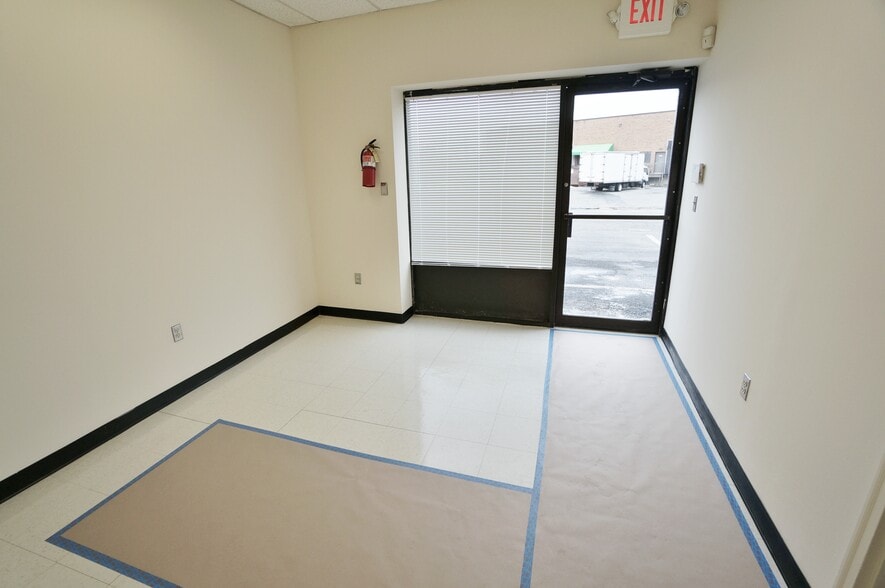 More Photos Of 3800-3842 West St, Landover Warehouse For Lease