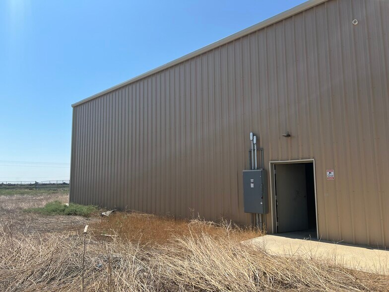 More Photos Of 19770 Tamarack Ln, Ordway Manufacturing For Lease