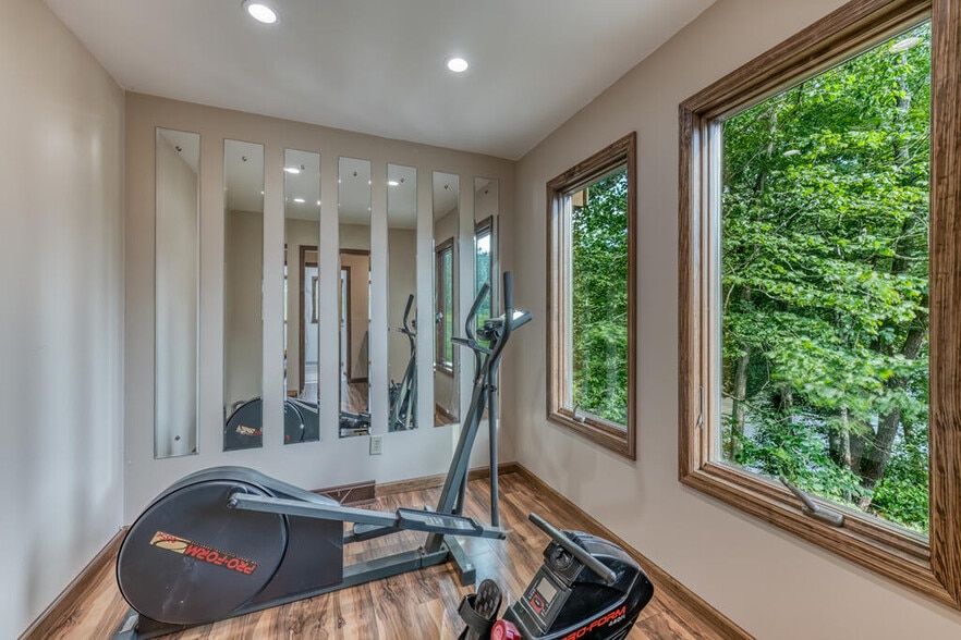 More Photos Of 19080 N Fork River Rd, Abingdon Specialty For Sale