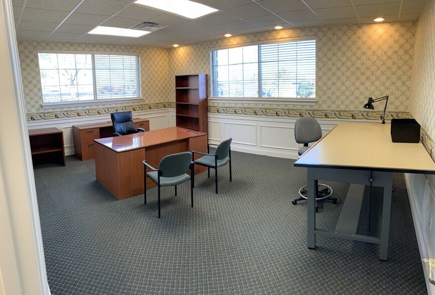 More Photos Of 1860 Williamson Ct, Louisville Office Residential For Lease