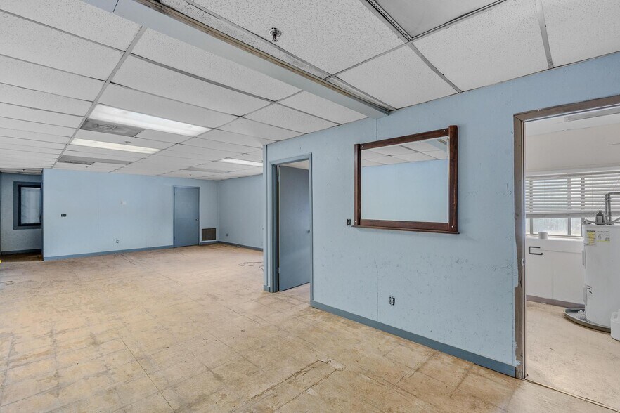 More Photos Of 6525 Marbut Rd, Lithonia Warehouse For Lease