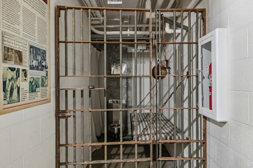 More Photos Of 112 Bridge St, Franklin Office For Sale