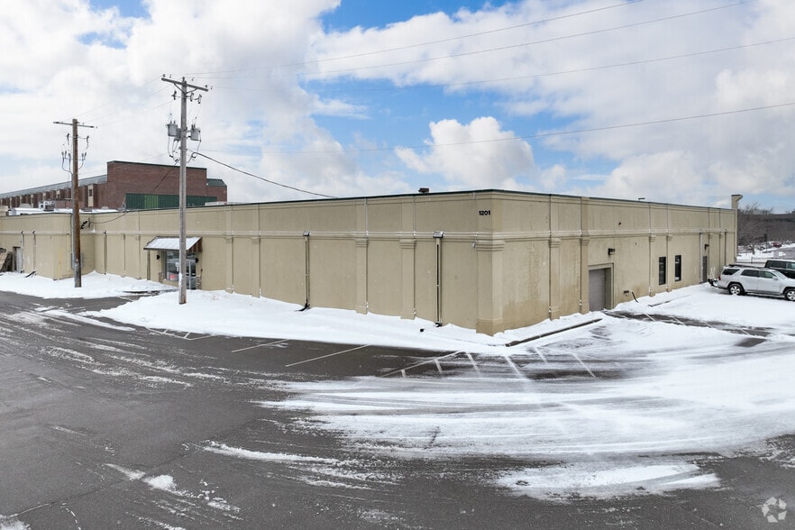 More Photos Of 1201 County Road E, Saint Paul Storefront Retail Office For Lease