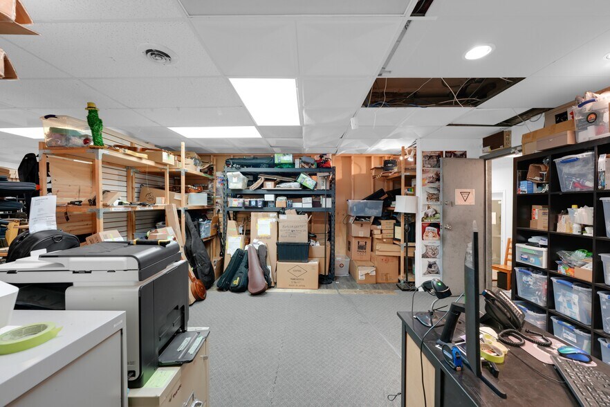 More Photos Of 1333-1335 Johnston Rd, White Rock Storefront For Sale