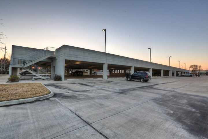 More Photos Of 455 E Medical Center Blvd, Webster Medical For Lease