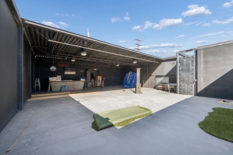More Photos Of 1001 S Victory Blvd, Burbank Warehouse For Lease