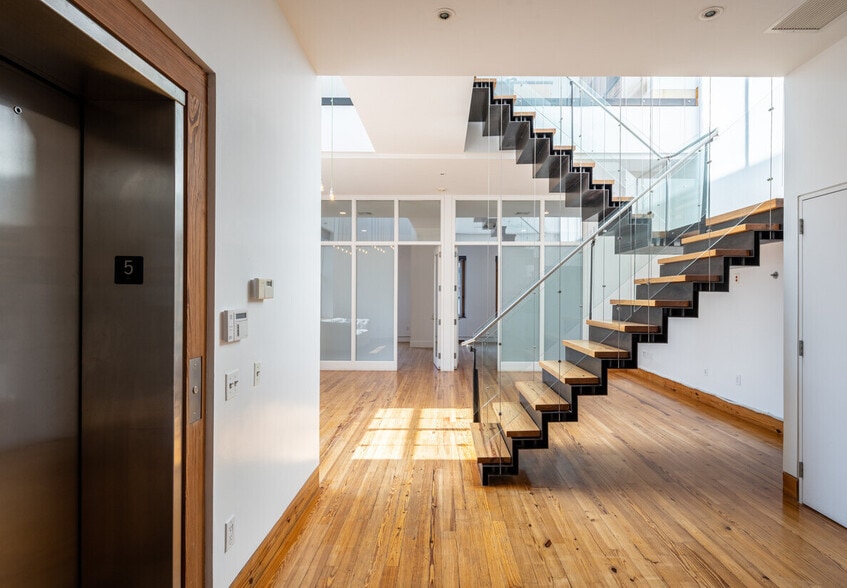 More Photos Of 69 Mercer St, New York Loft Creative Space For Lease