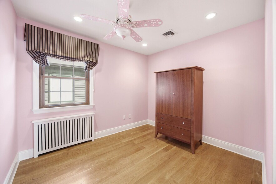 More Photos Of 9819 160th Ave, Howard Beach Apartments For Sale