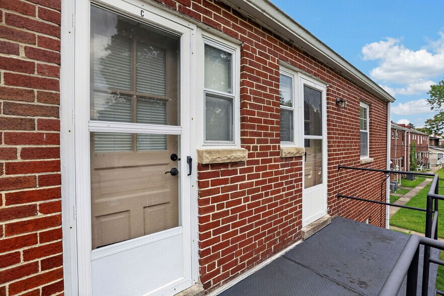 More Photos Of 802 Kenwick Rd, Columbus Apartments For Sale