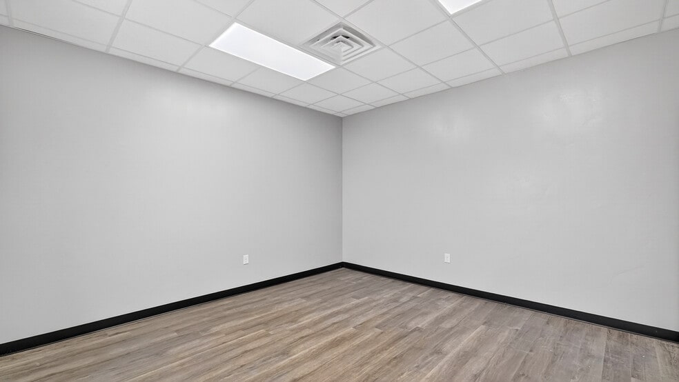 More Photos Of 16510 W Basin St, Odessa Warehouse For Sale