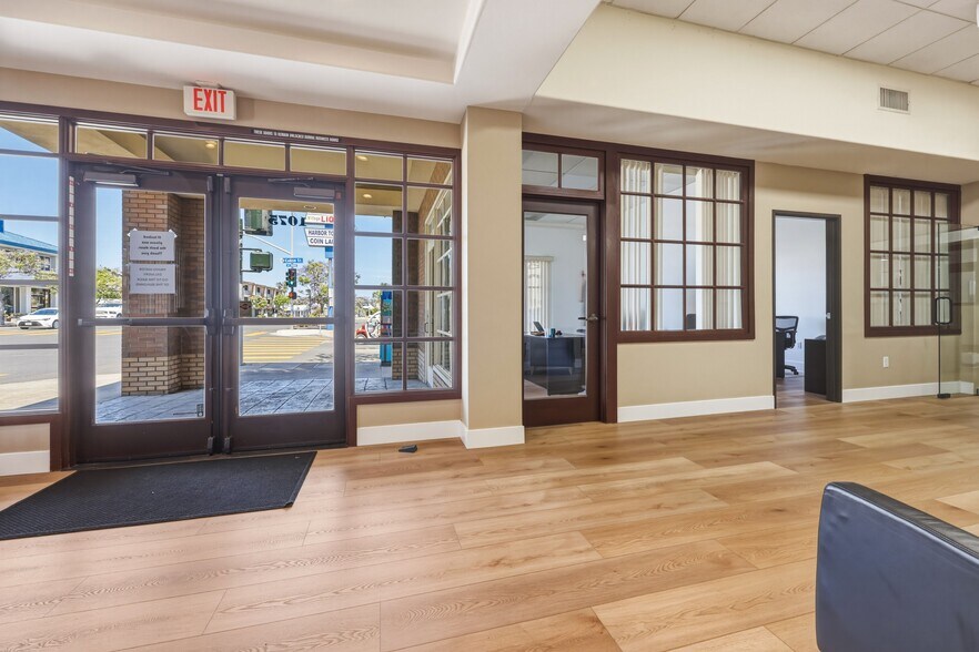 More Photos Of 1075 Rosecrans St, San Diego Bank For Sale