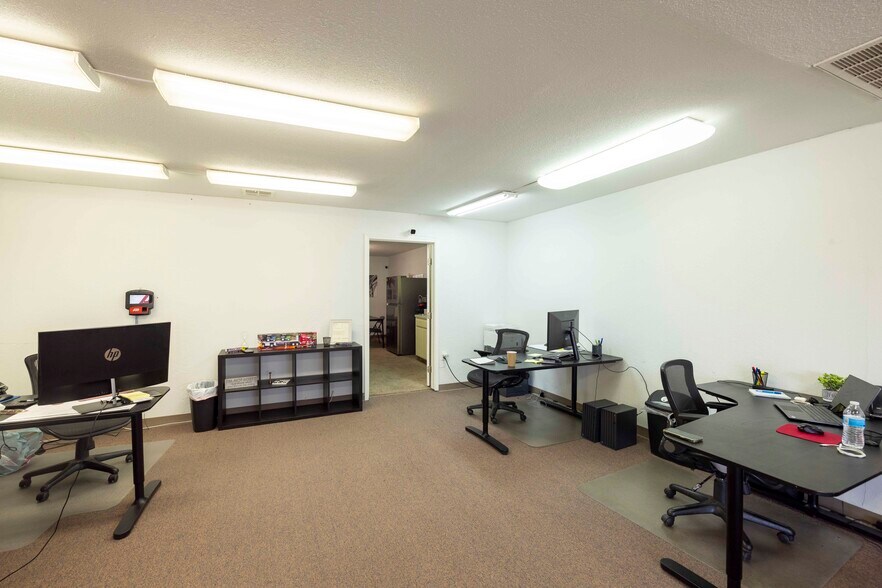 More Photos Of 18026 Jonathan St, Adelanto Medical For Lease