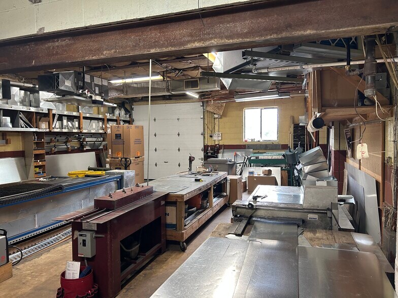 More Photos Of 8176 Ritchie Hwy, Pasadena Freestanding For Lease