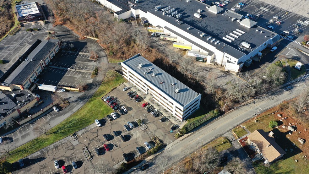 More Photos Of 400 Bayonet St, New London Medical For Sale