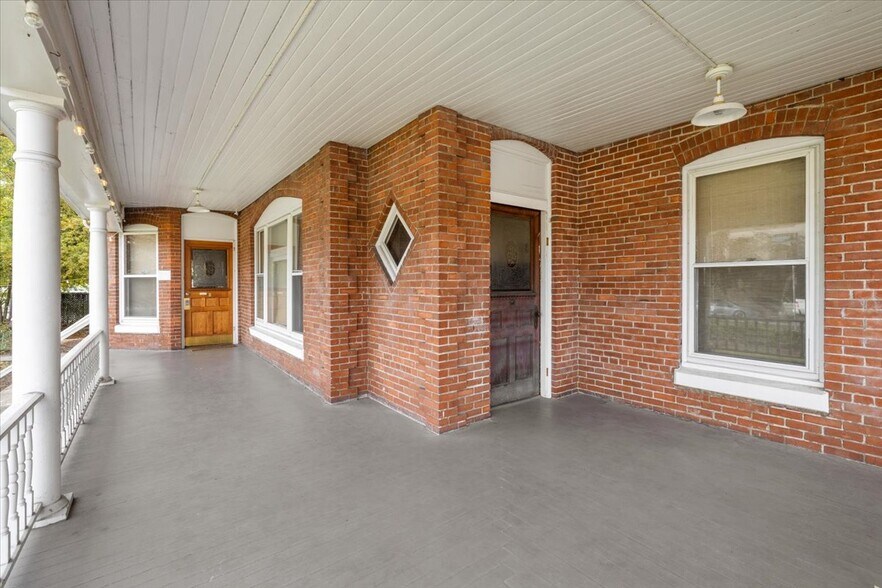 More Photos Of 139 SW I St, Grants Pass Specialty For Sale