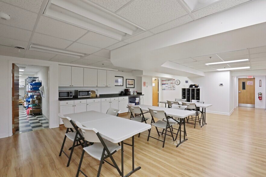 More Photos Of 1N131 County Farm Rd, Winfield Office For Sale