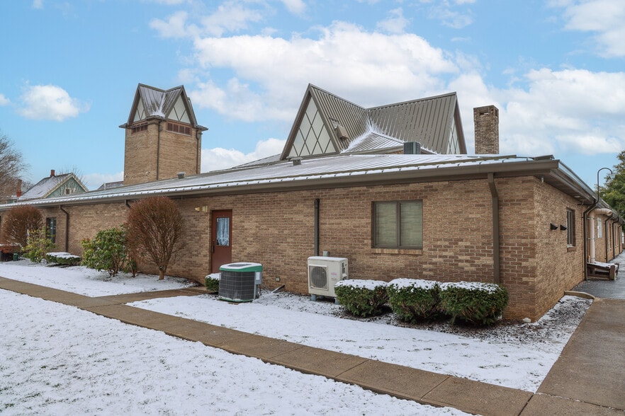 More Photos Of 1135 Buffalo St, Franklin Religious Facility For Sale