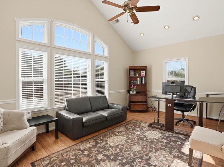 More Photos Of 1662 Village Green, Crofton Office For Sale